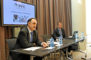 El presidente de AVIC, Aitor Alzola (izquierda), junto al director gerente, Luis Fernando Martínez. FOTO: AVIAC