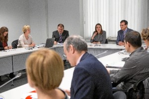 Delegación internacional del Bancon Mundial junto a los responsables del Ayuntamiento de Bilbao y el Gobierno vasco. FOTO: Bilboko Udala