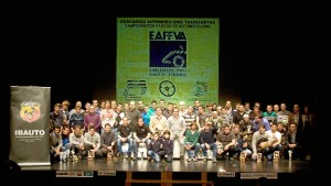 Foto de familia del automovilismo vasco. FOTO: Federación Vasca de Automovilismo