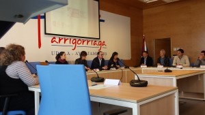 La firma ha sido presidida por Asier Albizua, alcalde de Arrigorriaga, municipio anfitrión del acto.