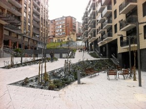 Vista de la recién urbanizada Plaza de Koskojales en Santurtzi. FOTO: Archivo