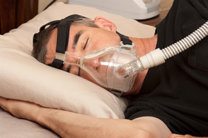 Paciente durmiendo con el tratamiento con CPAP. FOTO: Universidad del País Vasco