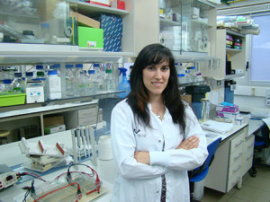 Leire Valcárcel en el laboratorio de Genética de la UPV/EHU.