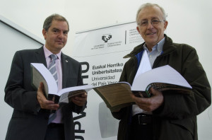 José Luis Martín (a la izquierda) y Enrique Mandado. FOTO: UPV/EHU.