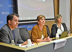 La consejera de Desarrollo Económico y Competitividad, Arantxa Tapia, junto al gobernador de Wisconsin. FOTO: Archivo