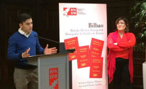 Roberto Palacios Martínez y Ana Isabel Prado Antúnez durante la presentación de la "Monografía sobre Bibao".