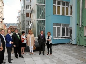  Las viviendas se sitúan en 8 portales, en los números 2, 3, 4, 5, 6, 7, 8 y 9 de la Plaza Corazón de María, centro neurálgico de Bilbao La Vieja.