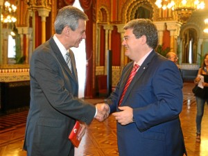 La reunión ha tenido lugar hoy 25 de agosto en el Ayuntamiento de Bilbao.