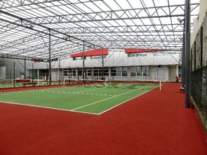 Pista de tenis reformada del polideportivo de Rekalde.