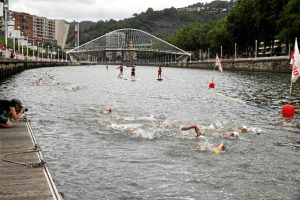 Travesía a nado del Club Deportivo Bilbao.